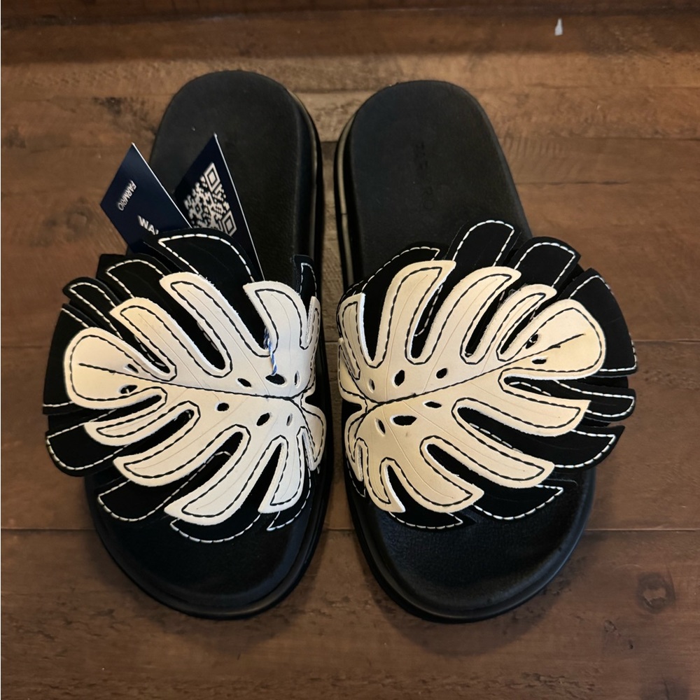 NEW IN BOX FARM RIO SLIDES